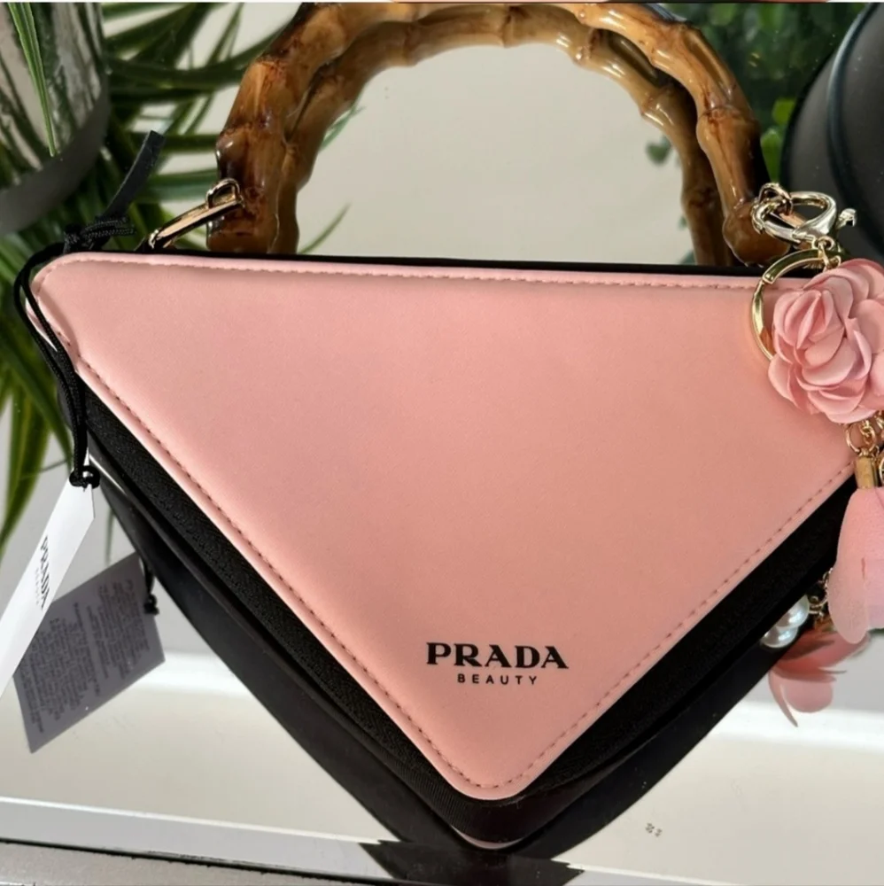 - Prada triangle beauty pouch converted into shoulder bag or cross body - Picture 5 of 12